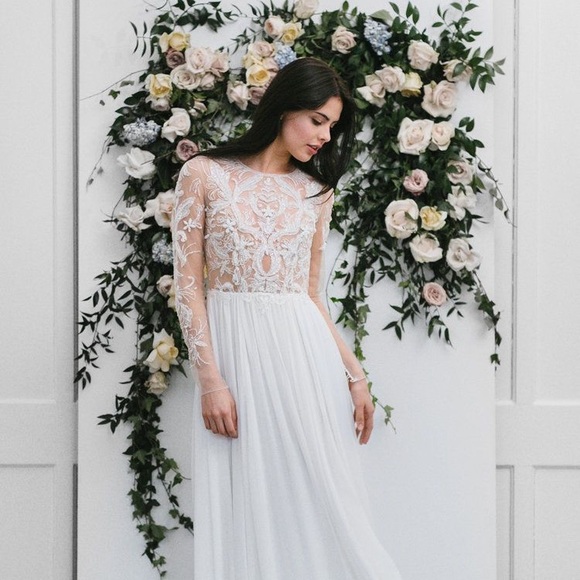 Louvienne Tarren Wedding Gown - Picture 1 of 4